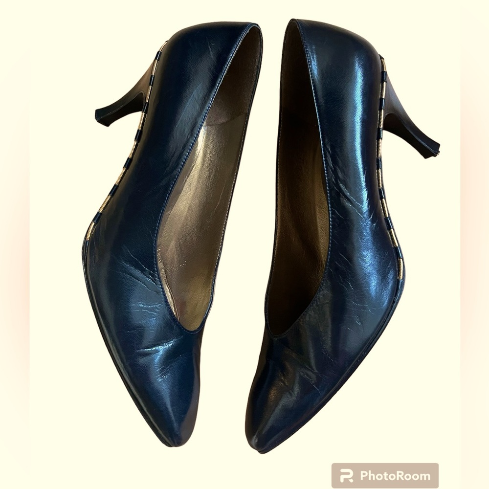 Stuart Weitzman Vintage navy heels with gold accents 7.5